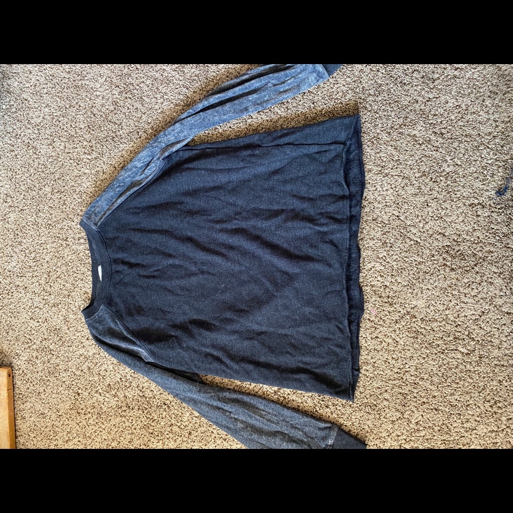 Women’s AE Sweatshirt!